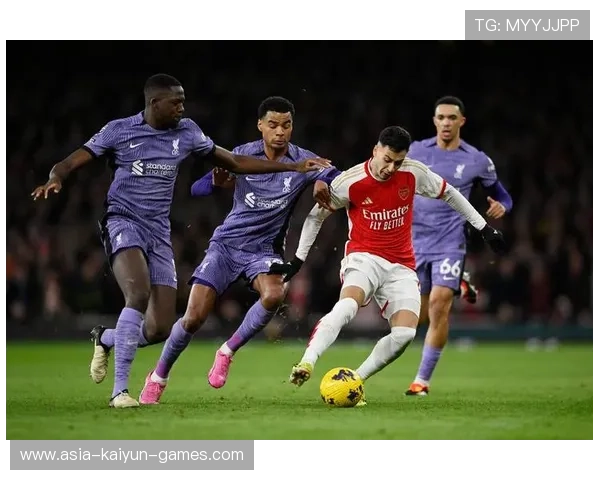 高举高打 vs 稳中求胜,战术之争引爆欧冠!,高打高举是什么寓意